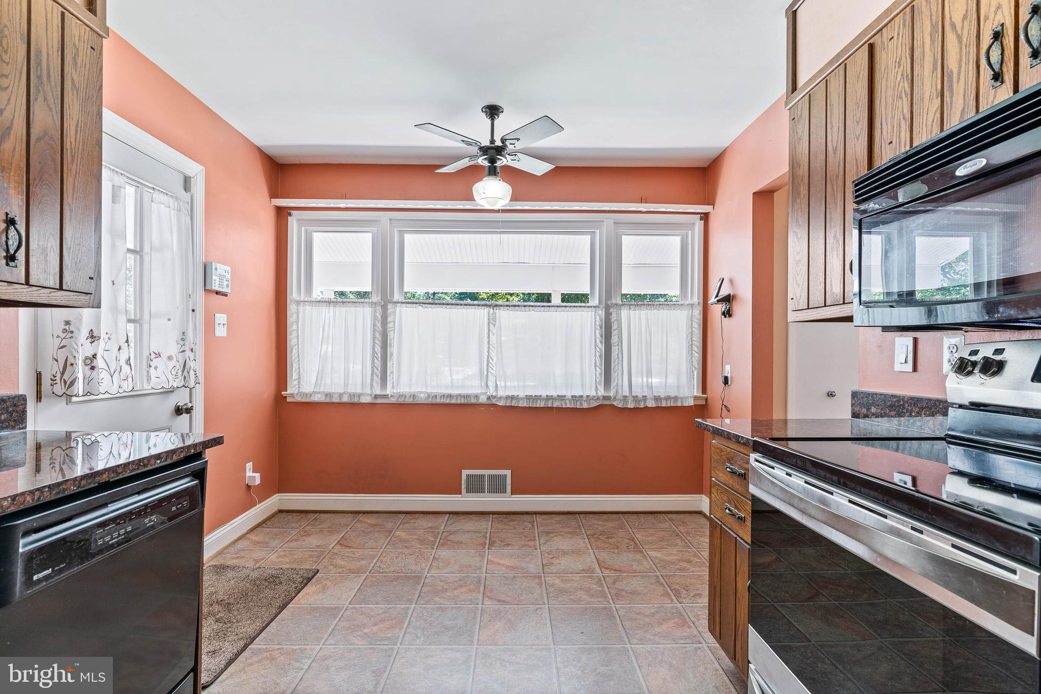 4120 Roberts Road Fairfax, VA 22030 - Photo 4 of 37 Kitchen