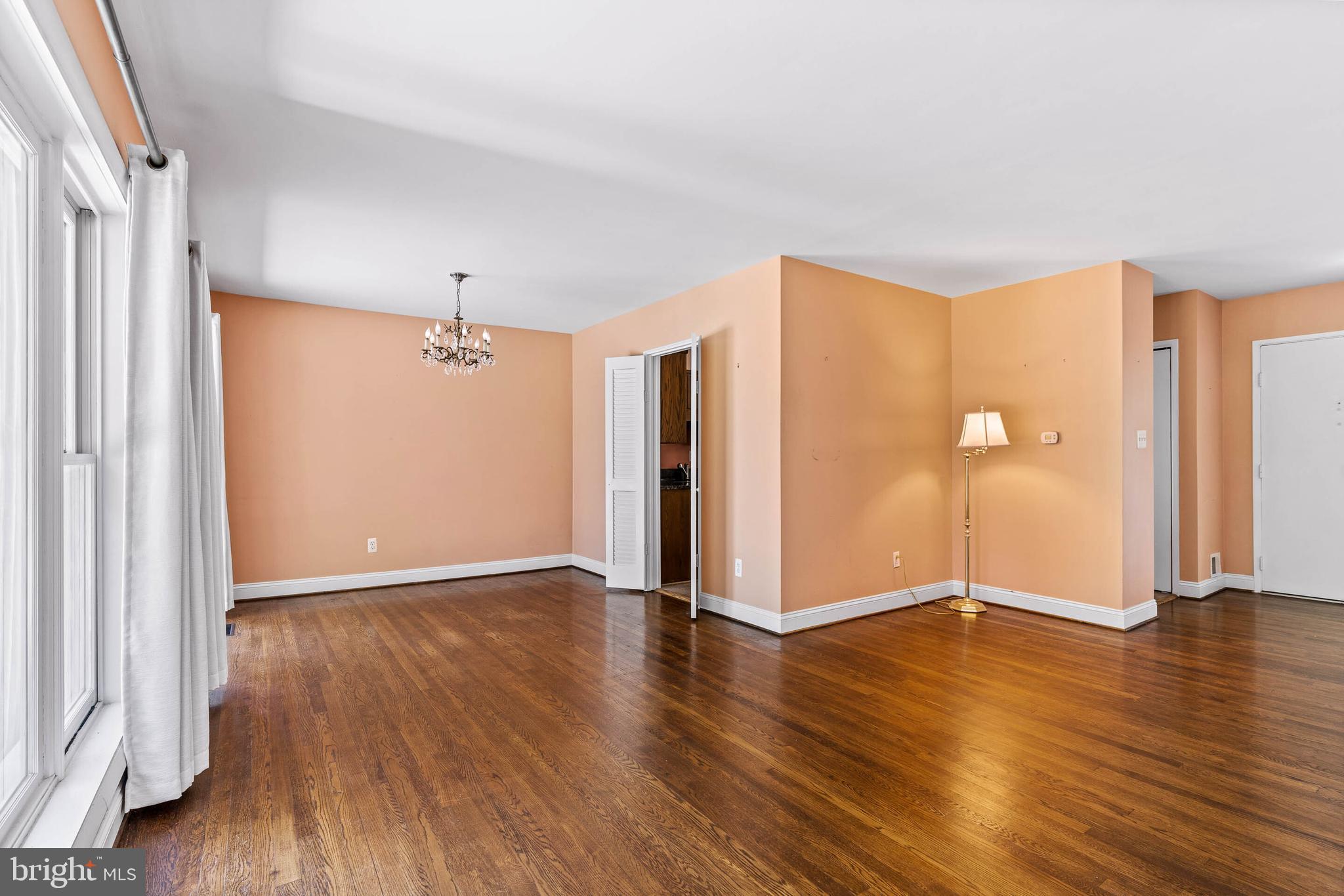 4120 Roberts Road Fairfax, VA 22030 - Photo 7 of 37 Living Room / Dining Room