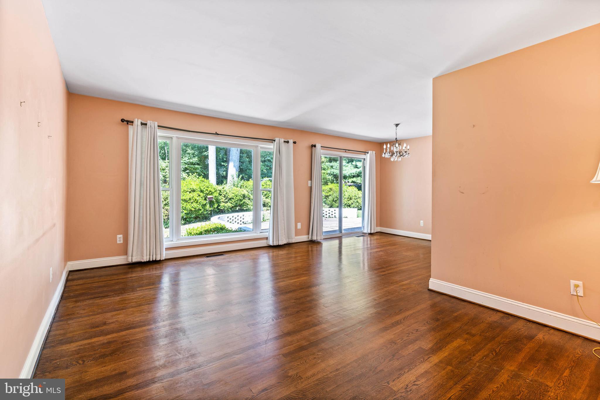 4120 Roberts Road Fairfax, VA 22030 - Photo 9 of 37 Living Room / Dining Room