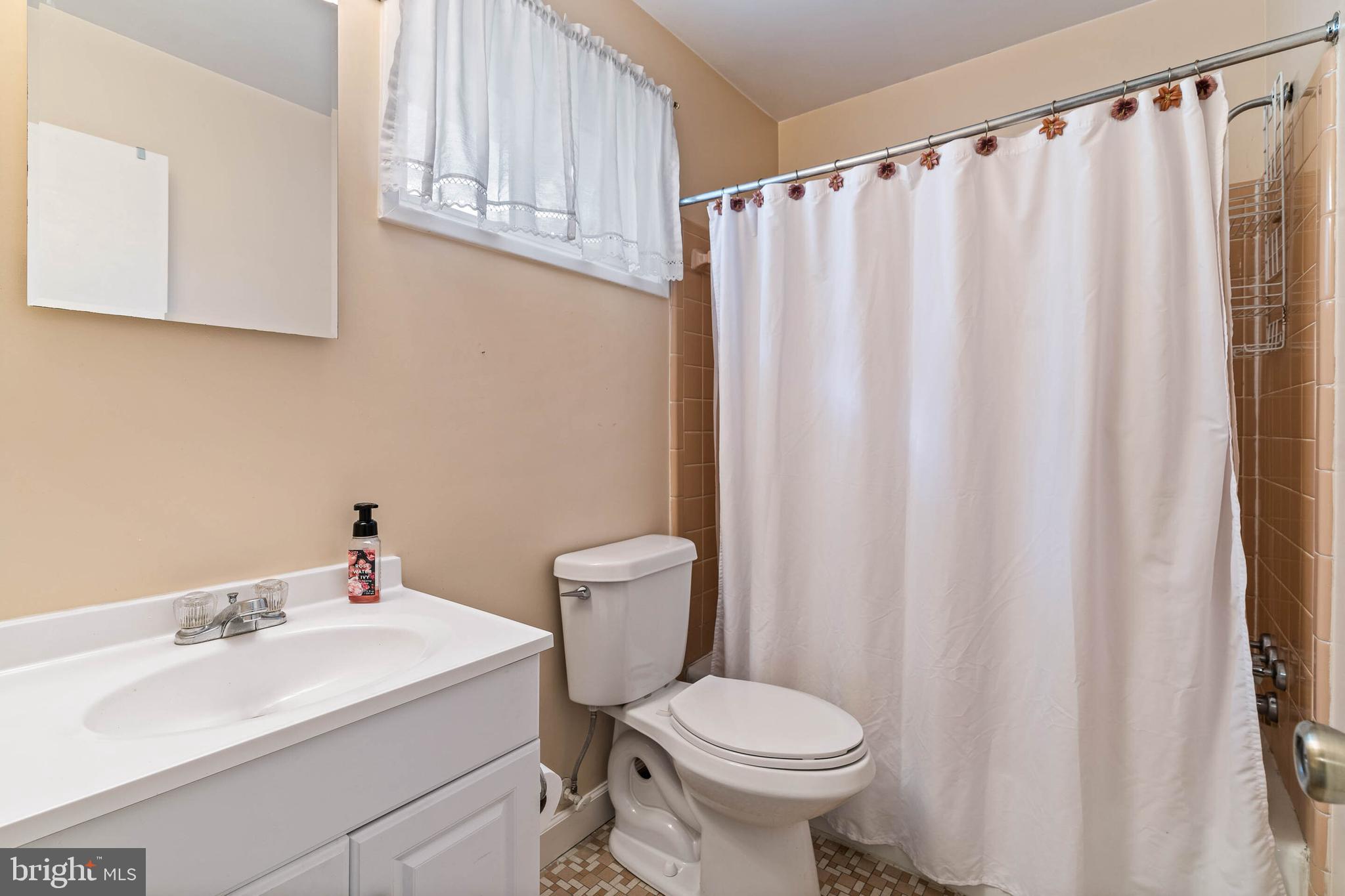 4120 Roberts Road Fairfax, VA 22030 - Photo 10 of 37 Upper Bathroom