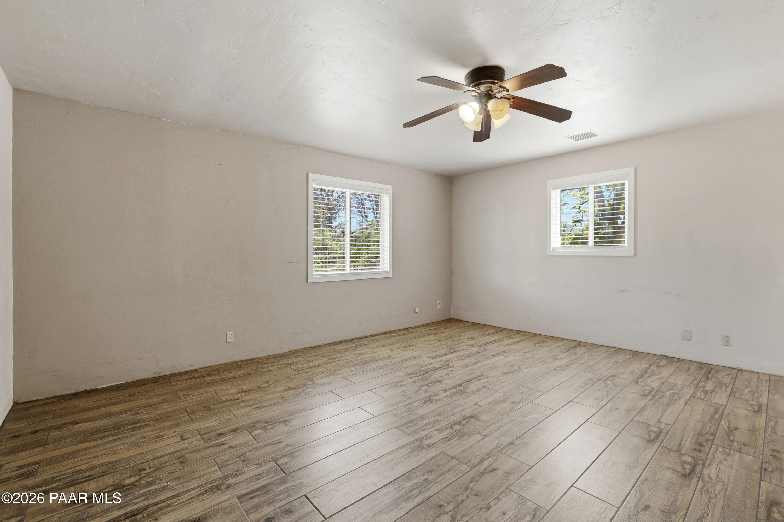 1690 West Oneal Road Prescott, AZ 86305 - Photo 19 of 61 Primary Bedroom