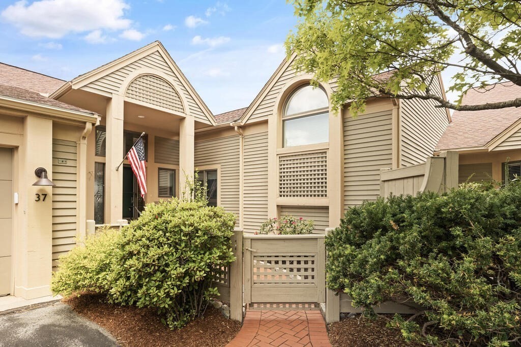 7 Wainwright Road, Unit 37 Winchester, MA 01890 - Photo 1 of 39 Gallery Image 1