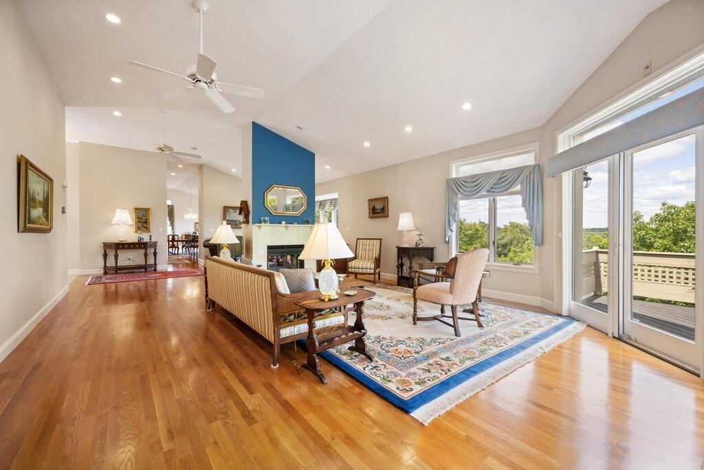 7 Wainwright Road, Unit 37 Winchester, MA 01890 - Photo 11 of 39 Gallery Image 11