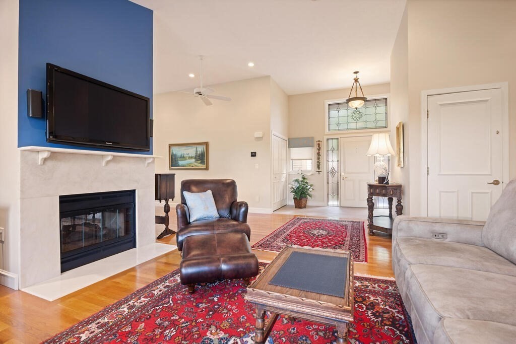 7 Wainwright Road, Unit 37 Winchester, MA 01890 - Photo 6 of 39 Gallery Image 6