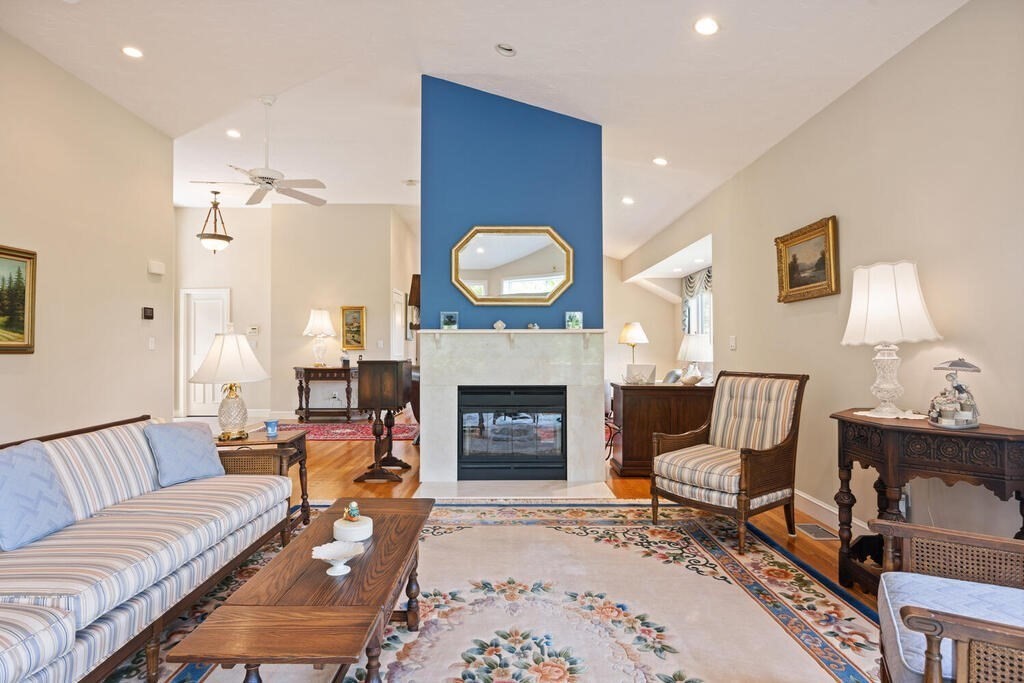 7 Wainwright Road, Unit 37 Winchester, MA 01890 - Photo 9 of 39 Gallery Image 9
