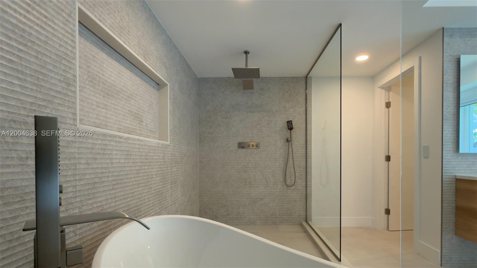 1690 Daytonia Road Miami Beach, FL 33141 - Photo 30 of 88