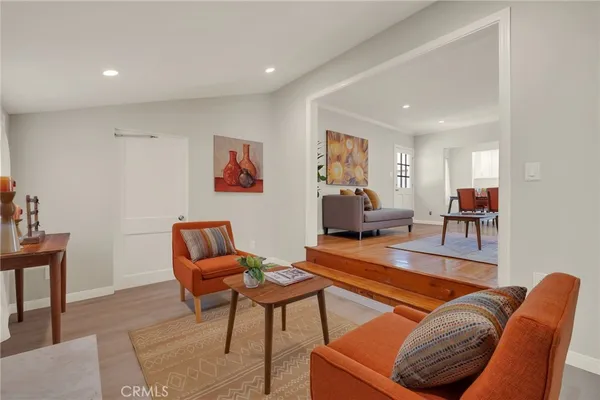 $999,999 | 3827 Lomina Avenue, Long Beach, CA 90808