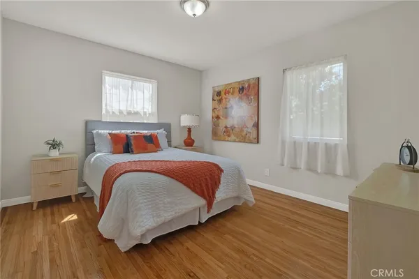$999,999 | 3827 Lomina Avenue, Long Beach, CA 90808