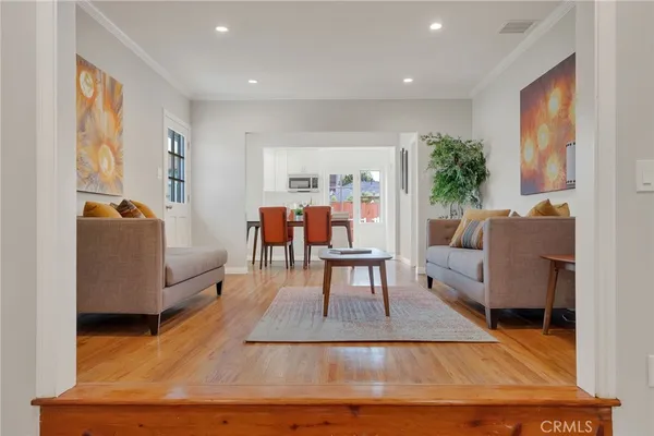 $999,999 | 3827 Lomina Avenue, Long Beach, CA 90808