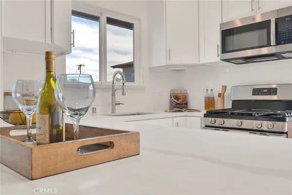 $999,999 | 3827 Lomina Avenue, Long Beach, CA 90808