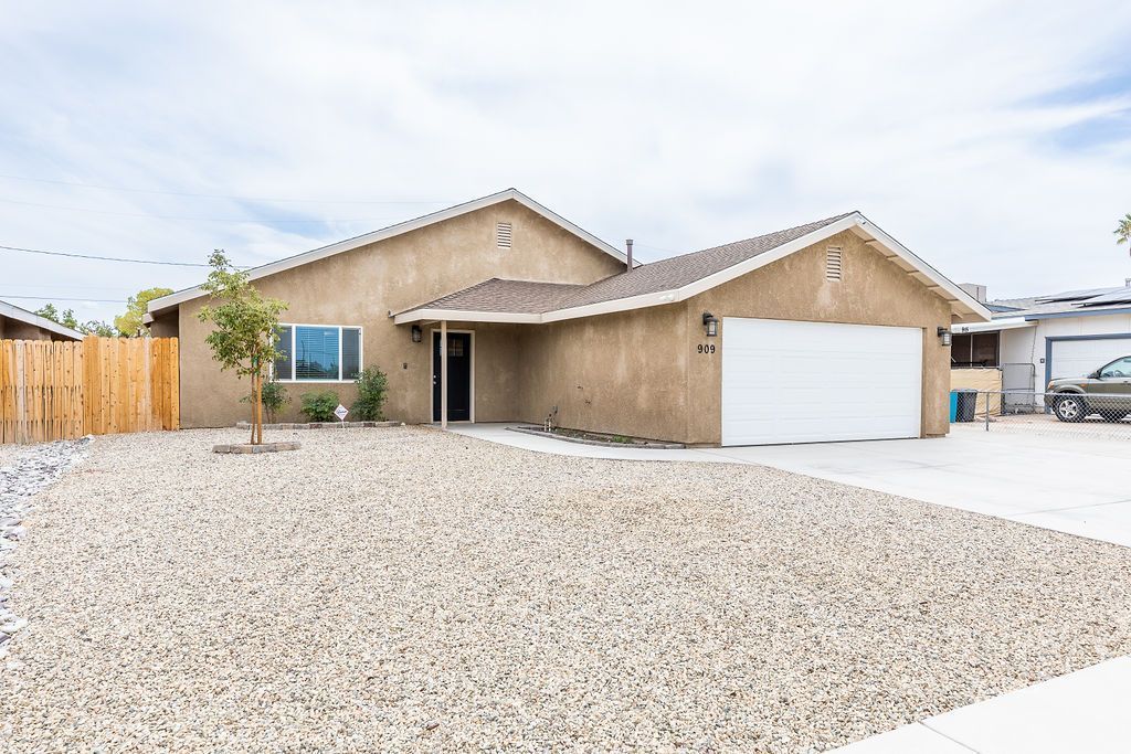 909 West Vulcan Avenue Ridgecrest, CA 93555 - Photo 3 of 30