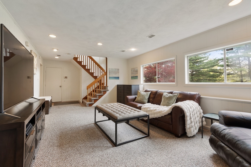 86 Framingham Road Southborough, MA 01772 - Photo 17 of 36