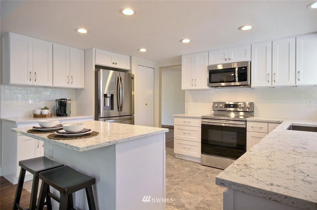 20121 107th Avenue Northeast Bothell, WA 98011 - Photo 4 of 20 Gallery Image 4