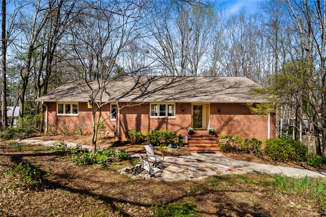 1300 Hunters Trail Anderson, SC 29625 - Photo 2 of 50 Gallery Image 2