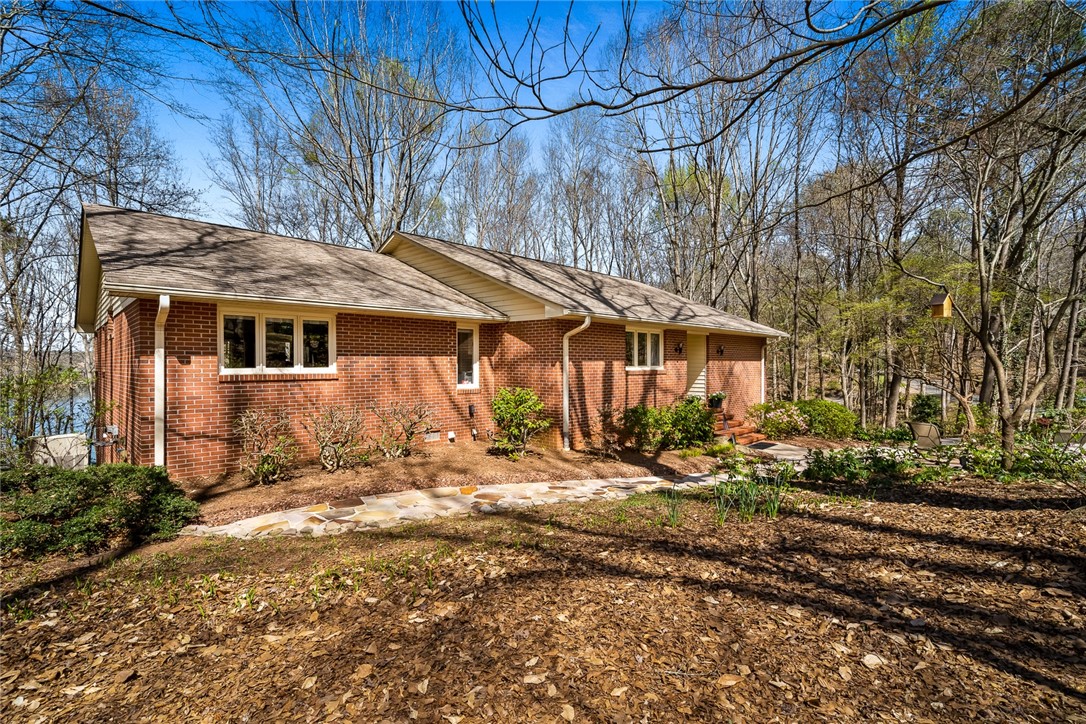 1300 Hunters Trail Anderson, SC 29625 - Photo 3 of 50 Gallery Image 3
