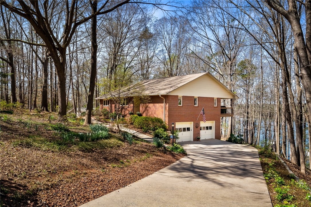 1300 Hunters Trail Anderson, SC 29625 - Photo 4 of 50 Gallery Image 4