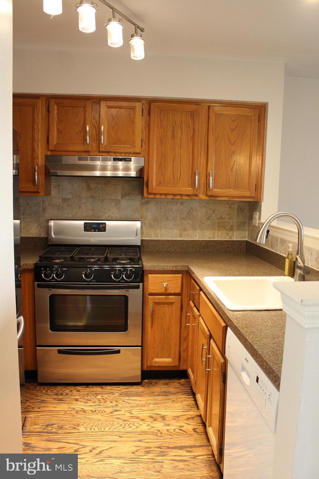 175 Leedom Way Newtown, PA 18940 - Photo 11 of 36 a kitchen with a stove and a sink