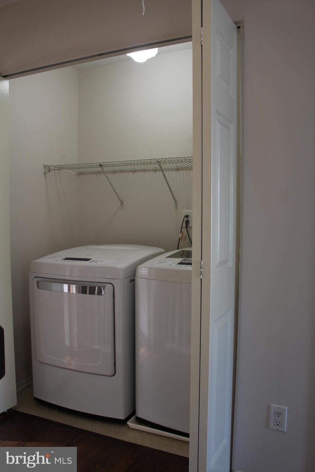 175 Leedom Way Newtown, PA 18940 - Photo 33 of 36 a utility room with dryer and washer