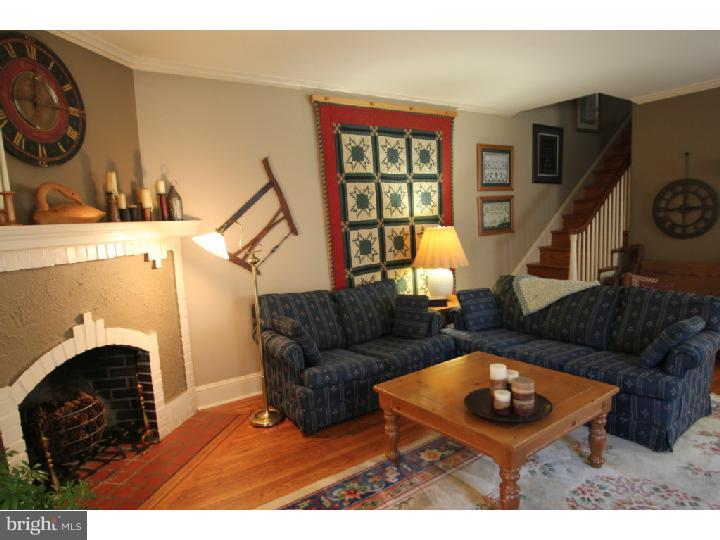 45 School Lane Springfield, PA 19064 - Photo 3 of 24 Living Room