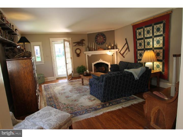 45 School Lane Springfield, PA 19064 - Photo 4 of 24 Living Room