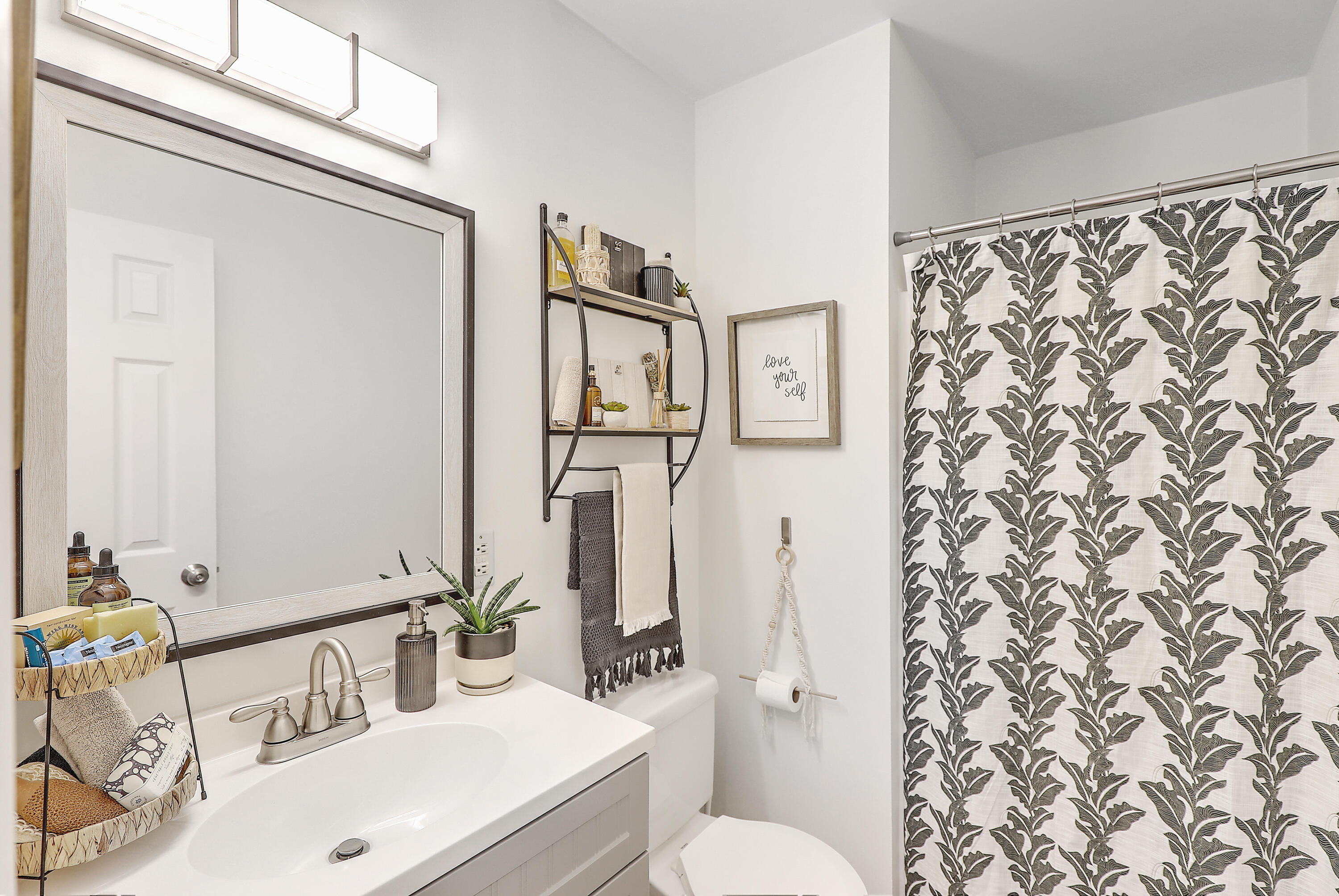 93 Ashley Hall Plantation Road, Unit 7 Charleston, SC 29407 - Photo 20 of 24 Bathroom