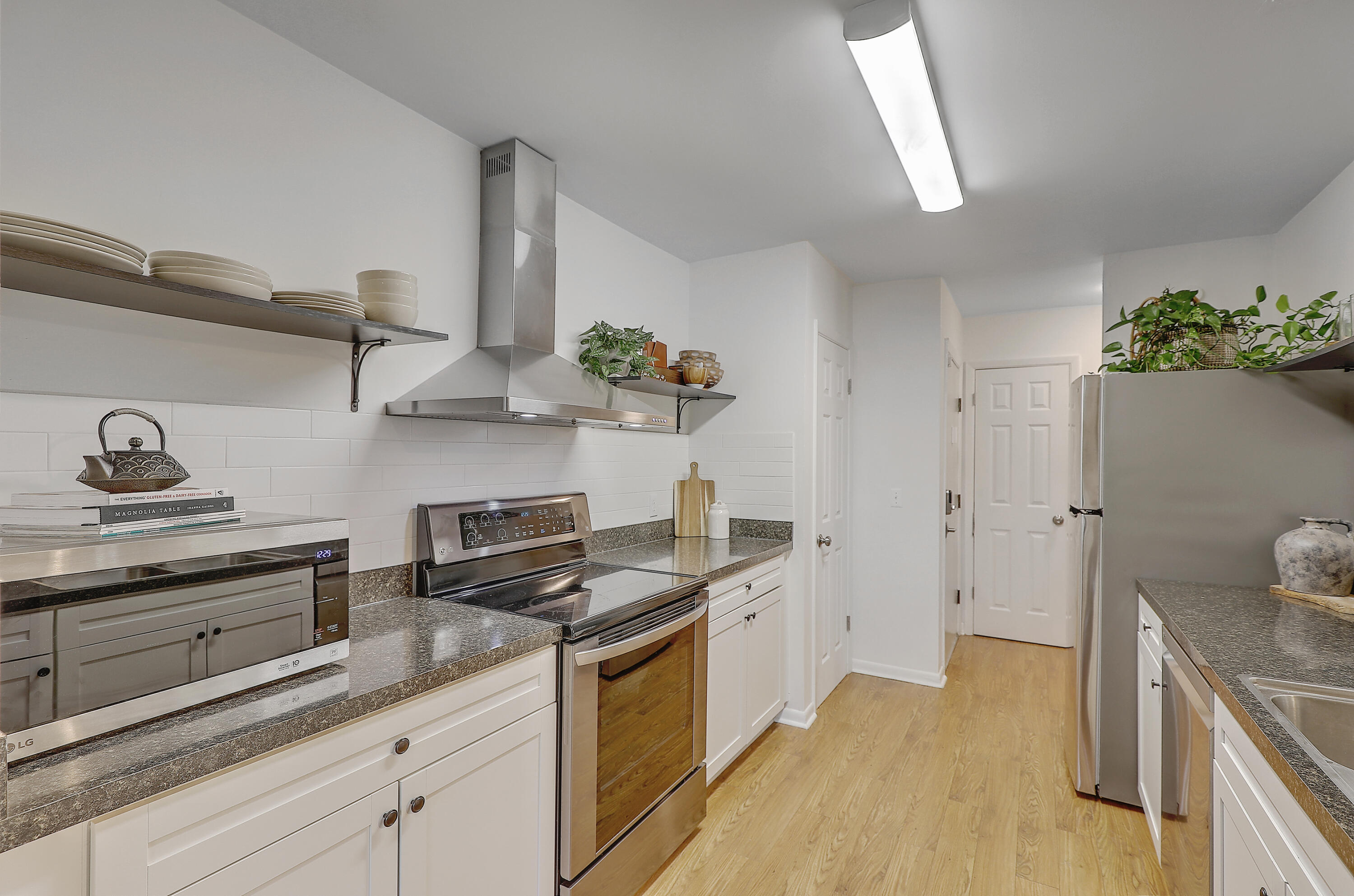 93 Ashley Hall Plantation Road, Unit 7 Charleston, SC 29407 - Photo 4 of 24 Kitchen