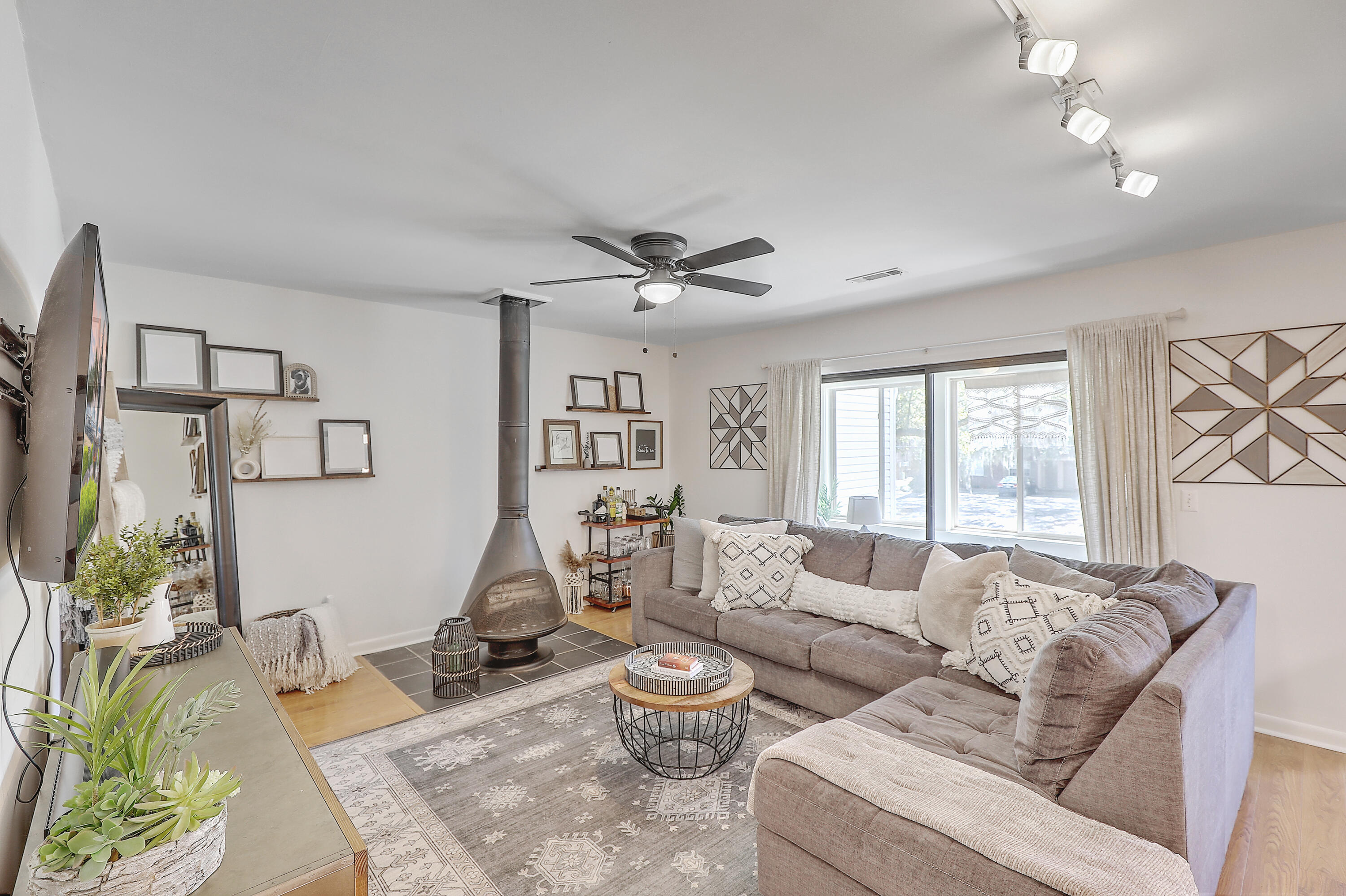 93 Ashley Hall Plantation Road, Unit 7 Charleston, SC 29407 - Photo 9 of 24 Living Area