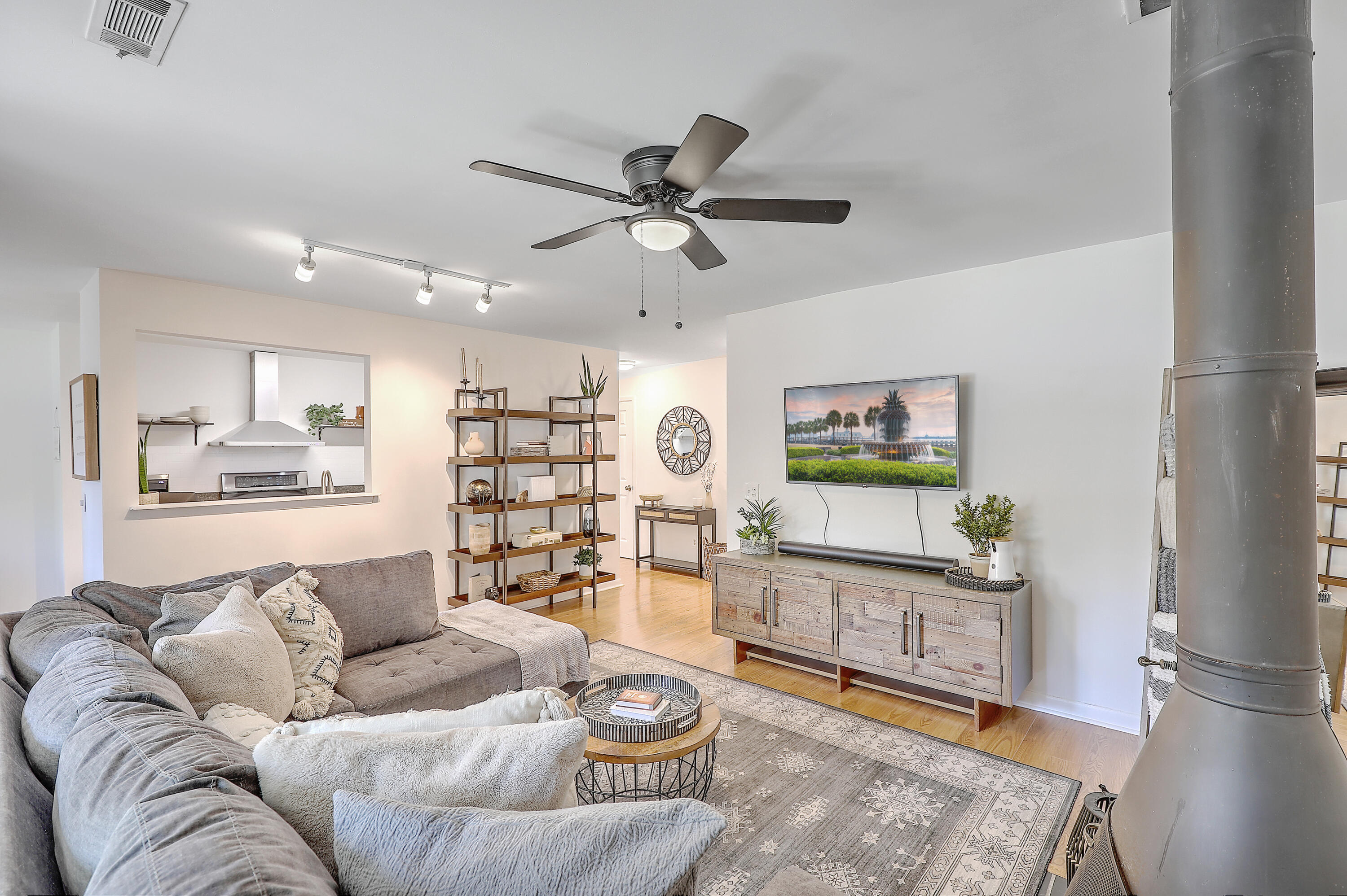 93 Ashley Hall Plantation Road, Unit 7 Charleston, SC 29407 - Photo 10 of 24 Living Area
