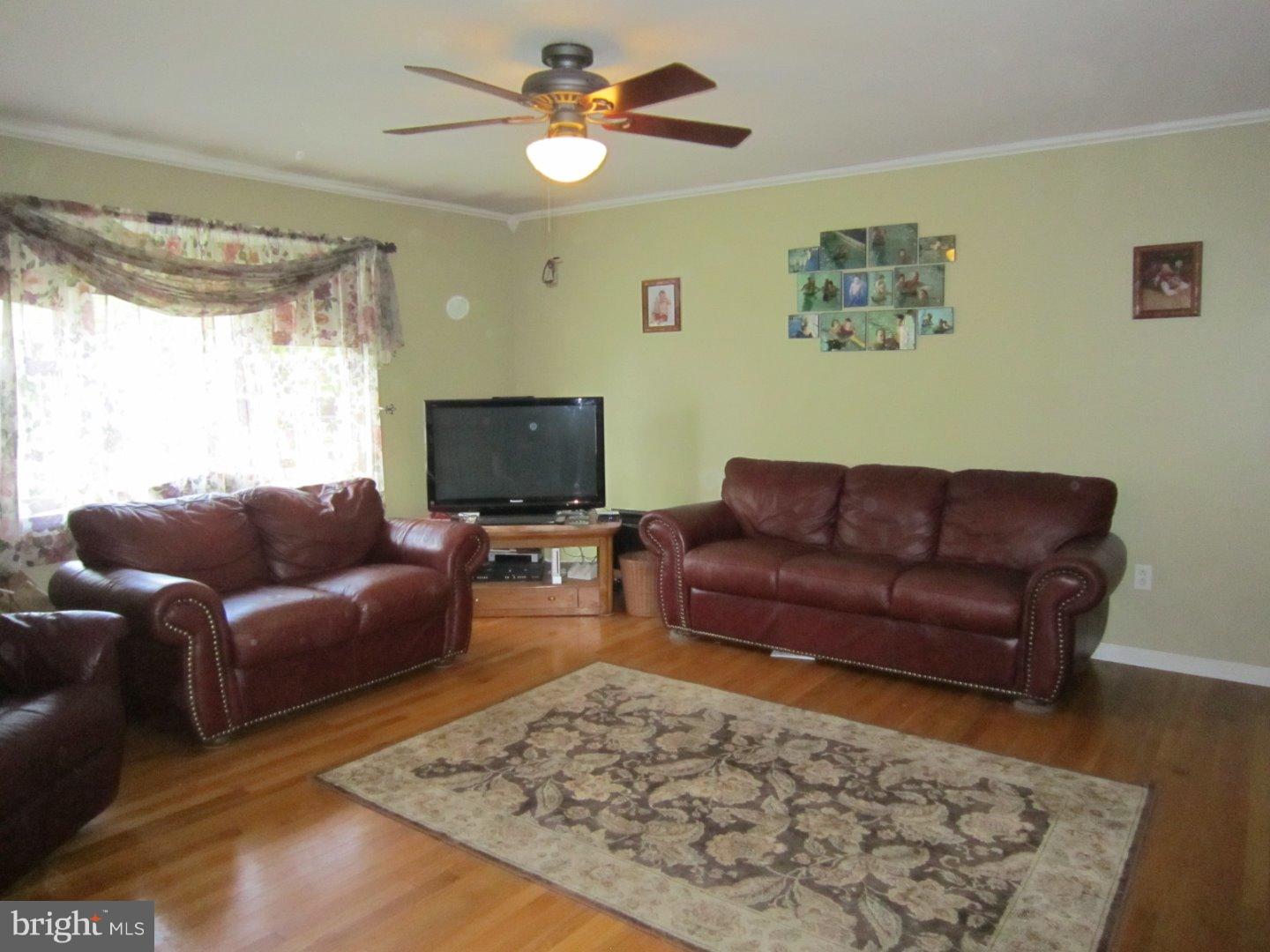 147 Woodstream Road Marcus Hook, PA 19061 - Photo 3 of 23 Gallery Image 3