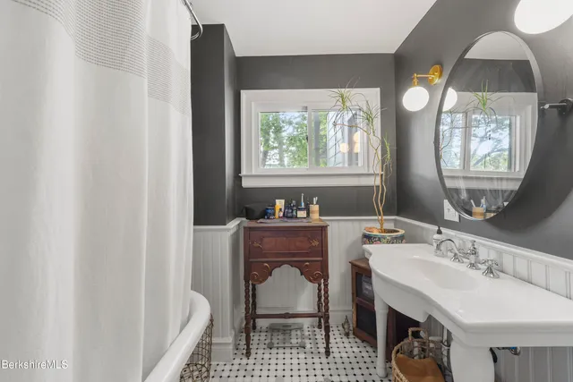 a en suite bathroom with a sink and a mirror