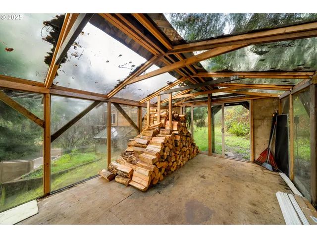 a view of sitting area