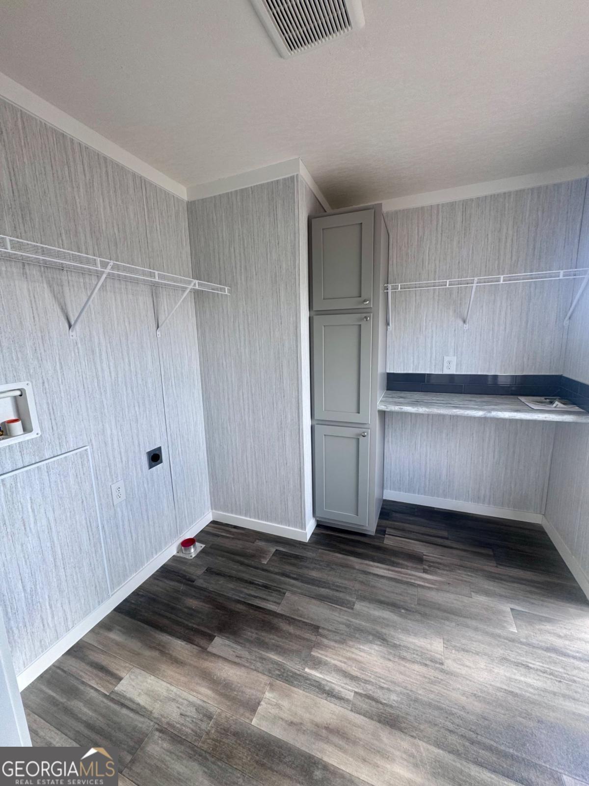 59 Long Leaf Road Hazlehurst, GA 31539 - Photo 10 of 19 a view of an empty room