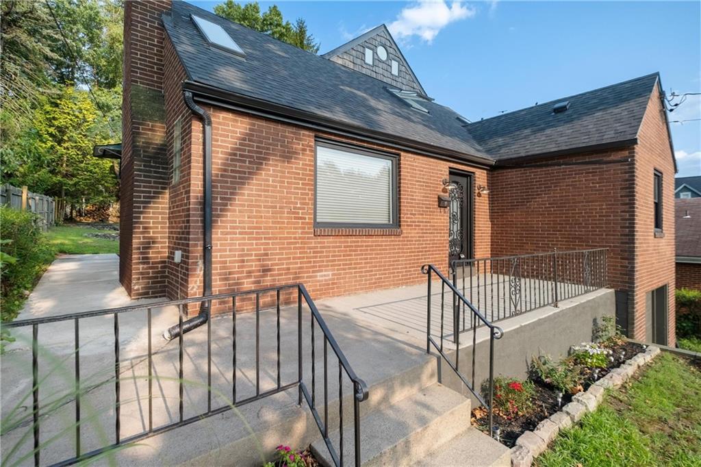 135 Conestoga Road Pittsburgh, PA 15235 - Photo 3 of 46 Gallery Image 3