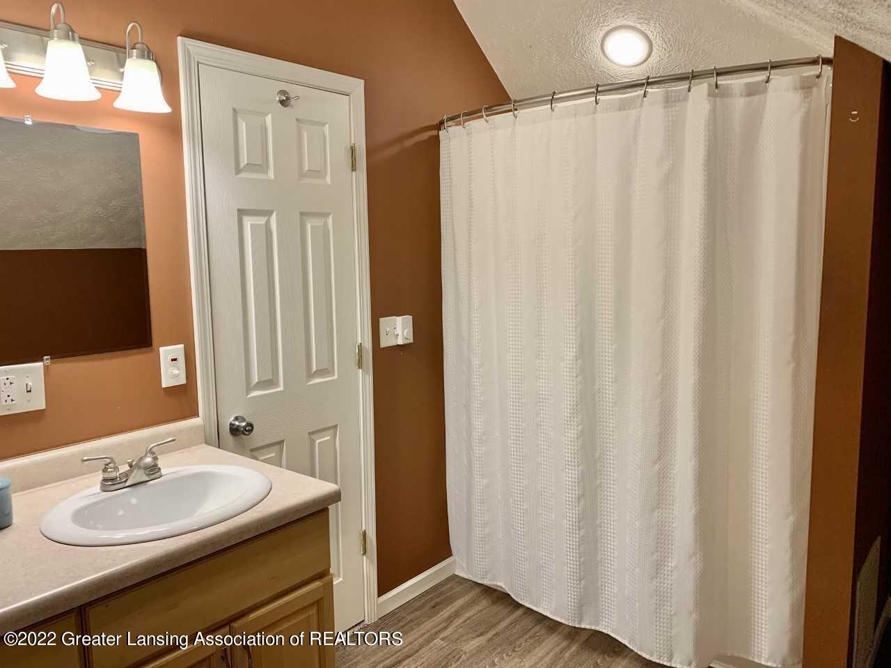 5568 South Baldwin Road Ithaca, MI 48847 - Photo 34 of 60 Primary Bath