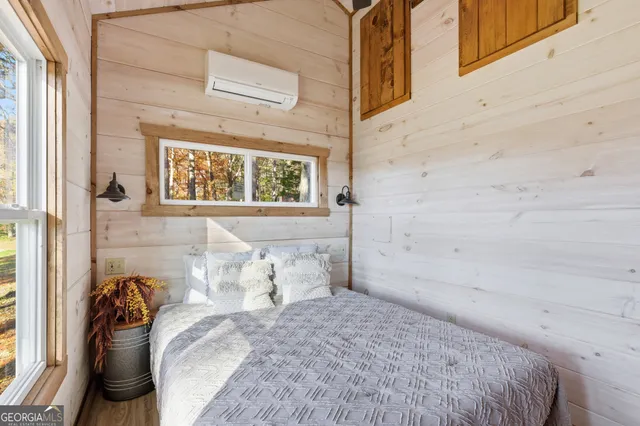 $299,800 | 527 Saunders Road, Franklin, NC 28734