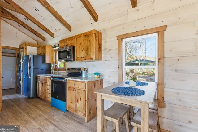 $299,800 | 527 Saunders Road, Franklin, NC 28734