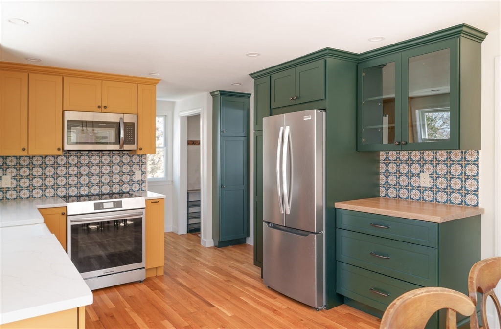 64 Longfellow Road Reading, MA 01867 - Photo 2 of 24