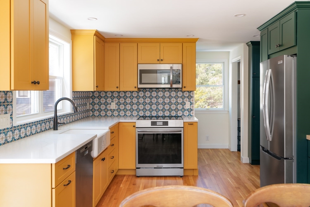 64 Longfellow Road Reading, MA 01867 - Photo 4 of 24