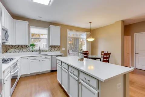 $365,000 | 934 Tuscany Drive, Streamwood, IL 60107