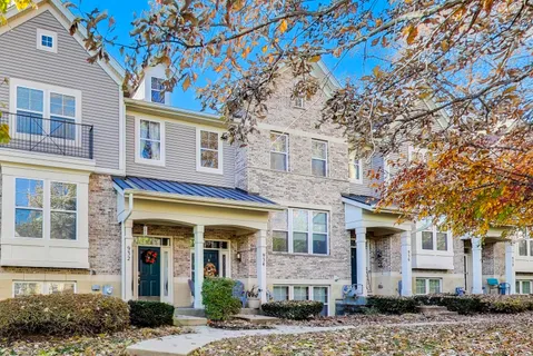 $365,000 | 934 Tuscany Drive, Streamwood, IL 60107