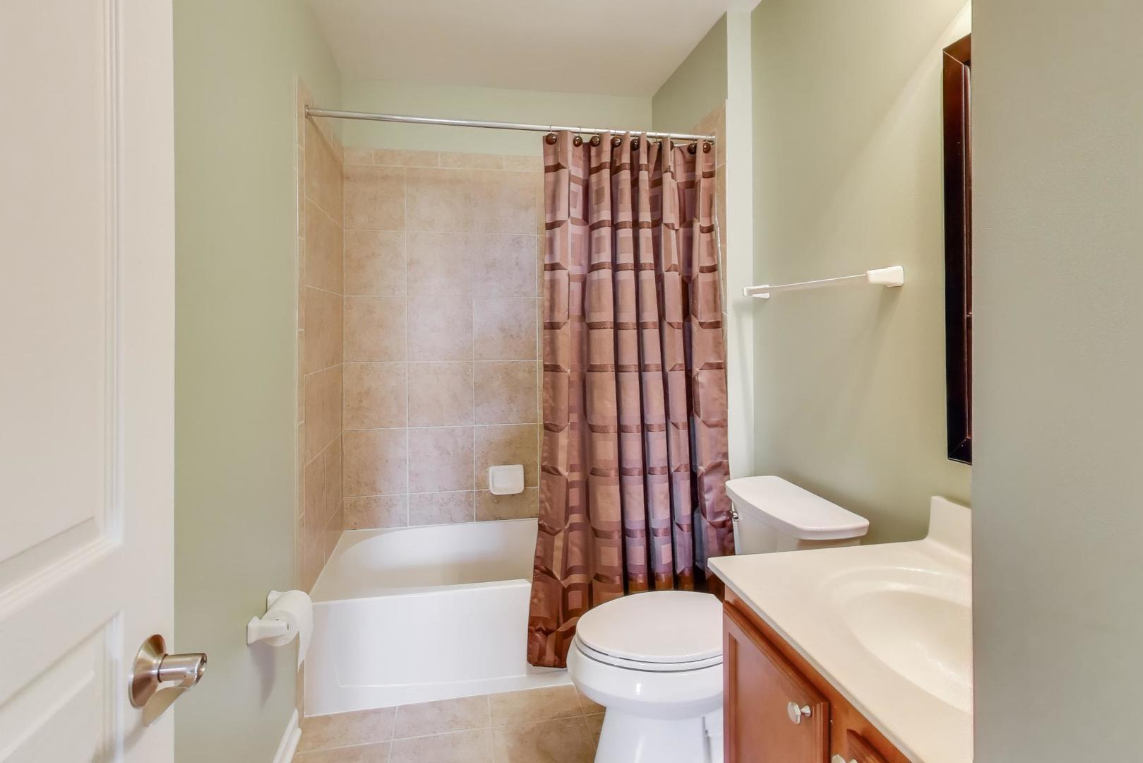 934 Tuscany Drive Streamwood, IL 60107 - Photo 28 of 45 a bathroom with a sink toilet and shower