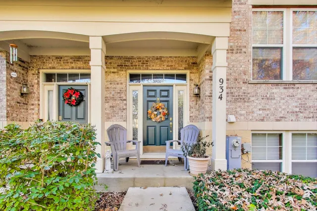 $365,000 | 934 Tuscany Drive, Streamwood, IL 60107
