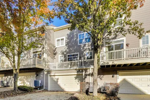 $365,000 | 934 Tuscany Drive, Streamwood, IL 60107