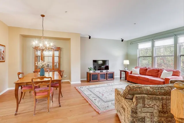 $365,000 | 934 Tuscany Drive, Streamwood, IL 60107