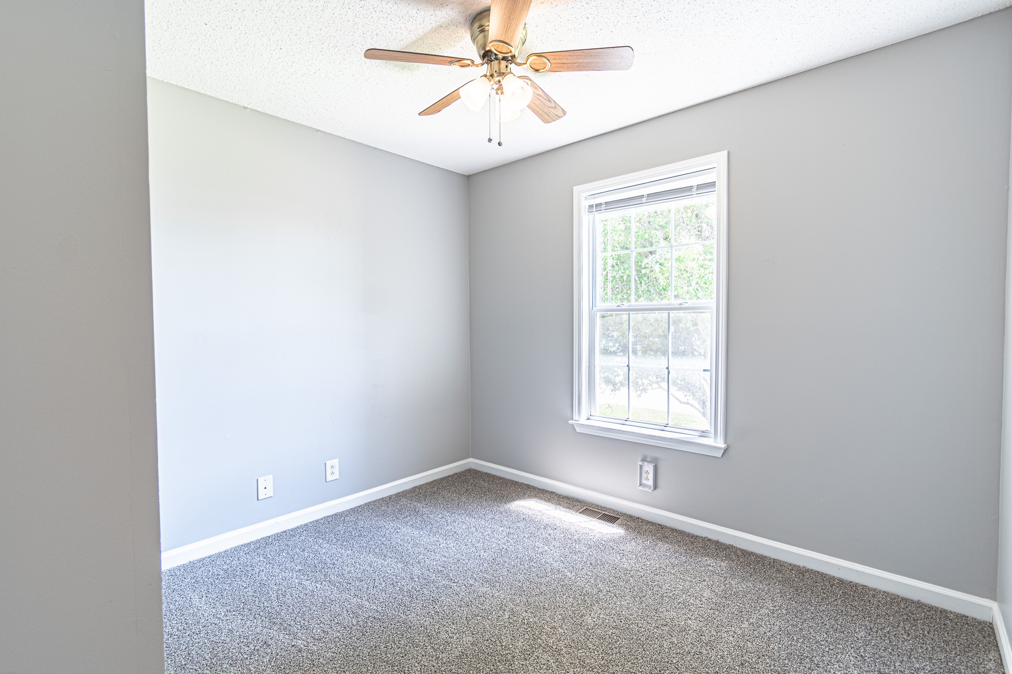 626 Avondale Road Oak Grove, KY 42262 - Photo 9 of 14 an empty room with a window and a fan