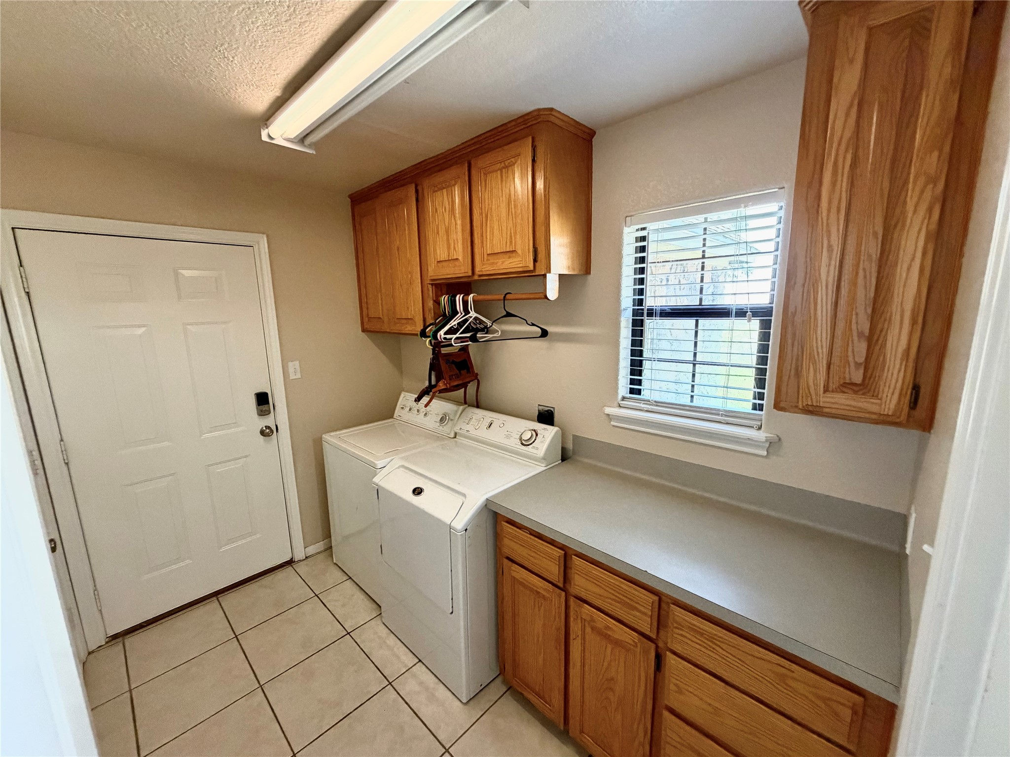 15903 County Road 621 Angleton, TX 77515 - Photo 16 of 33 a utility room with dryer and washer