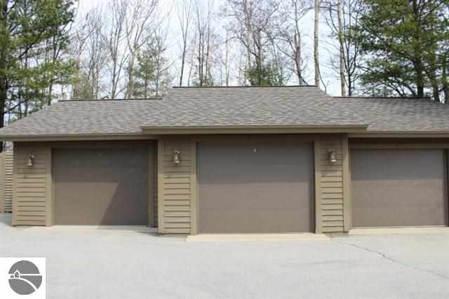 6641 Mission Ridge Traverse City, MI 49686 - Photo 31 of 39 1745589-35.JPG
