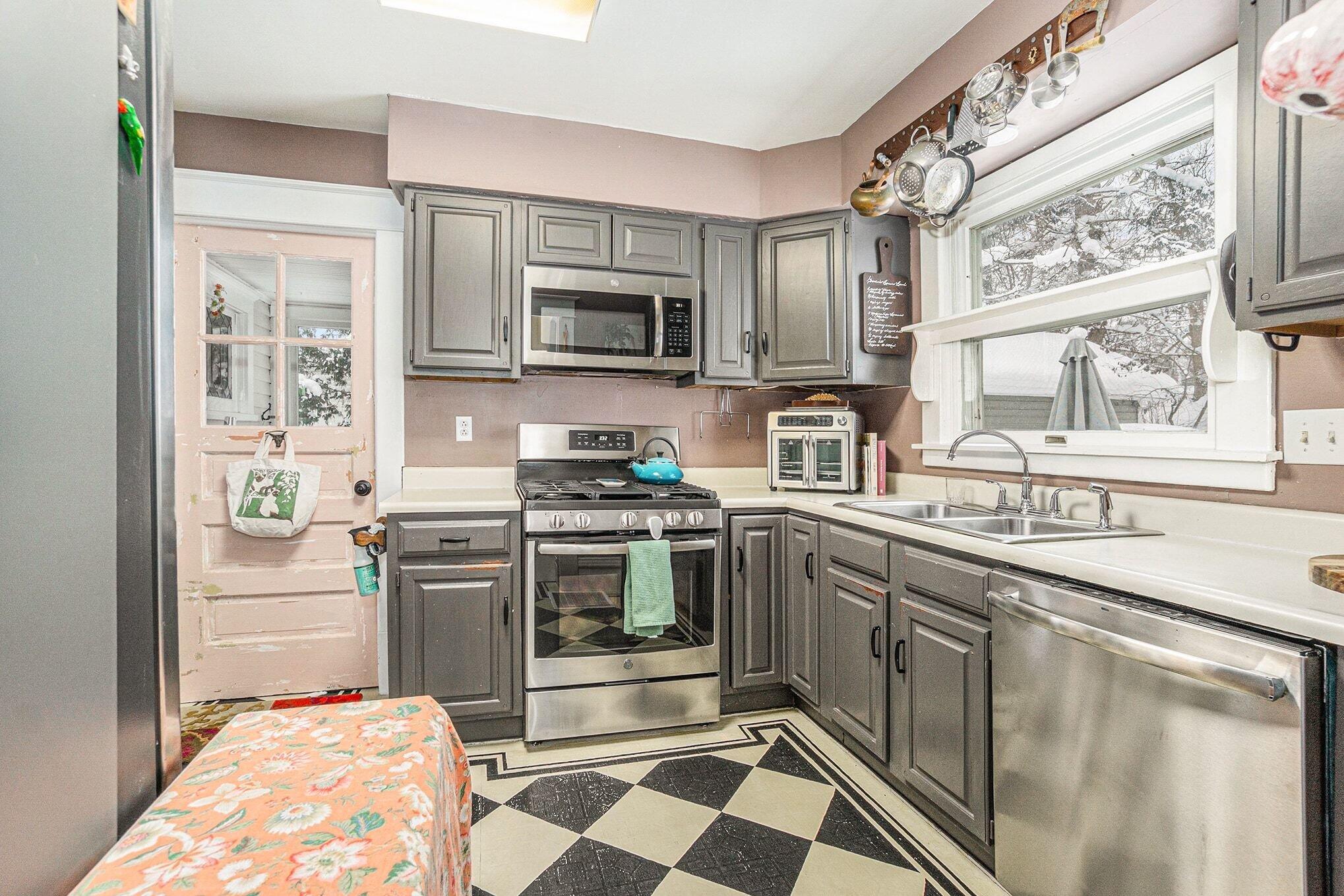 525 Hubbard Street Allegan, MI 49010 - Photo 9 of 18 008_file_6512