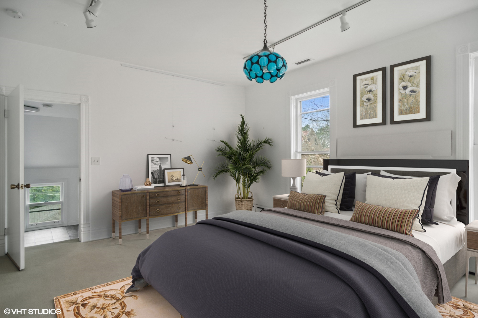 240 Beach Road Glencoe, IL 60022 - Photo 24 of 37 a bedroom with a bed and a table