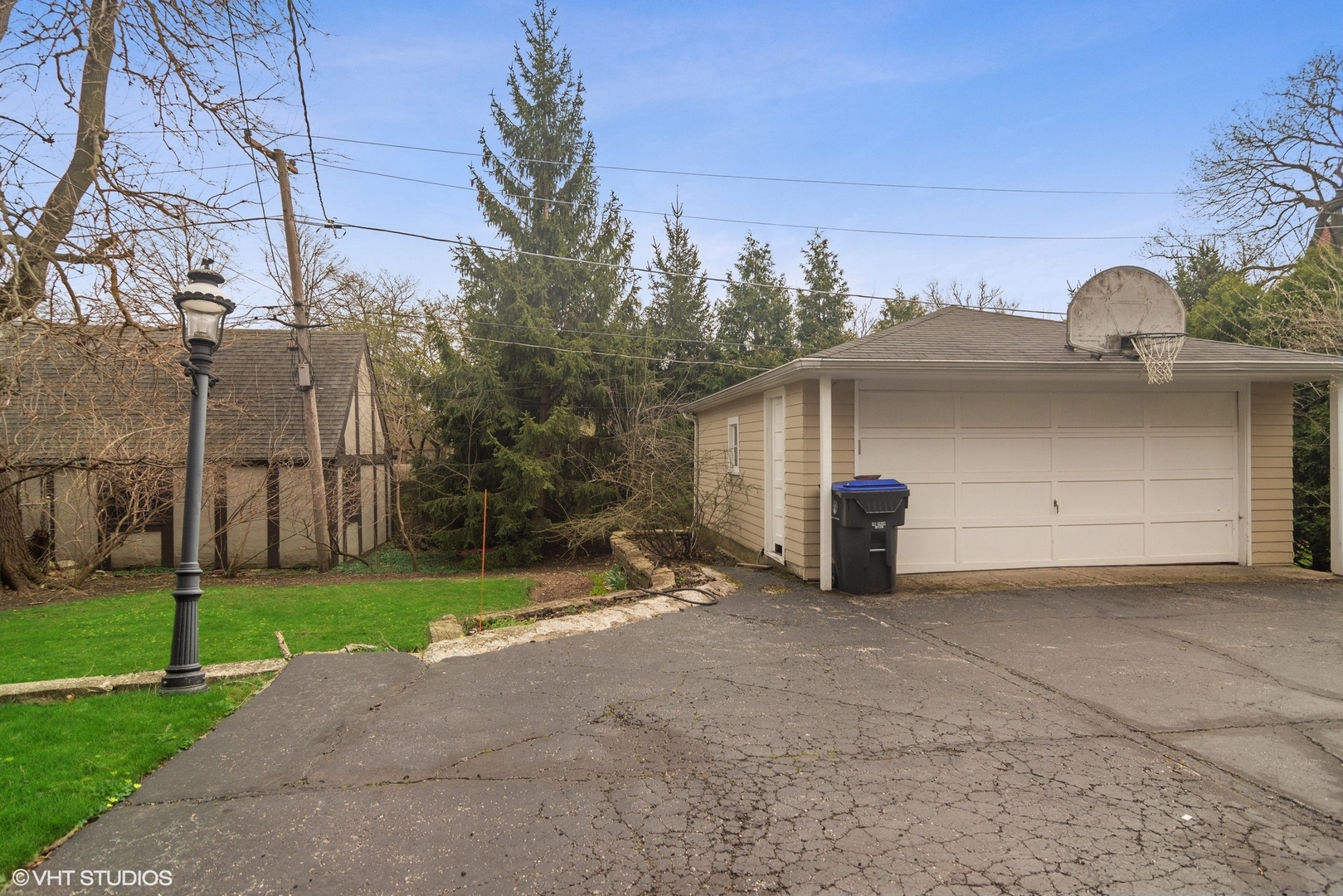 240 Beach Road Glencoe, IL 60022 - Photo 32 of 37 a view of a house with a yard